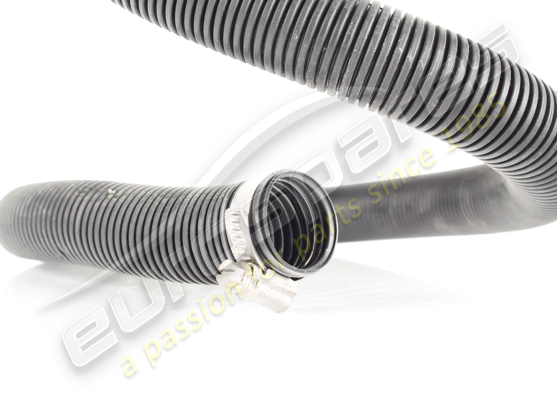 tuyau d'évacuation d'eau d'occasion ferrari. numéro de pièce 83364200 (2)