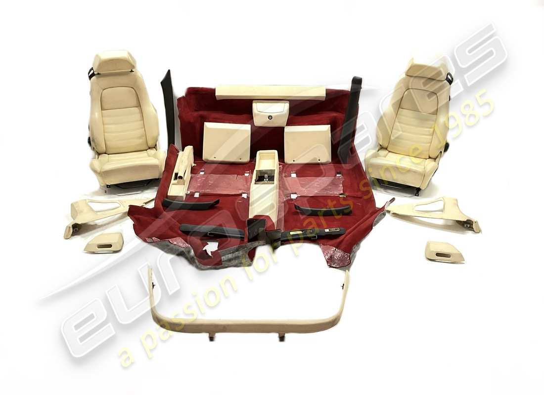 d'occasion eurospares 355cream et intérieur noir avec tapis rouge (occasion). numéro de pièce eap1394573 (2)