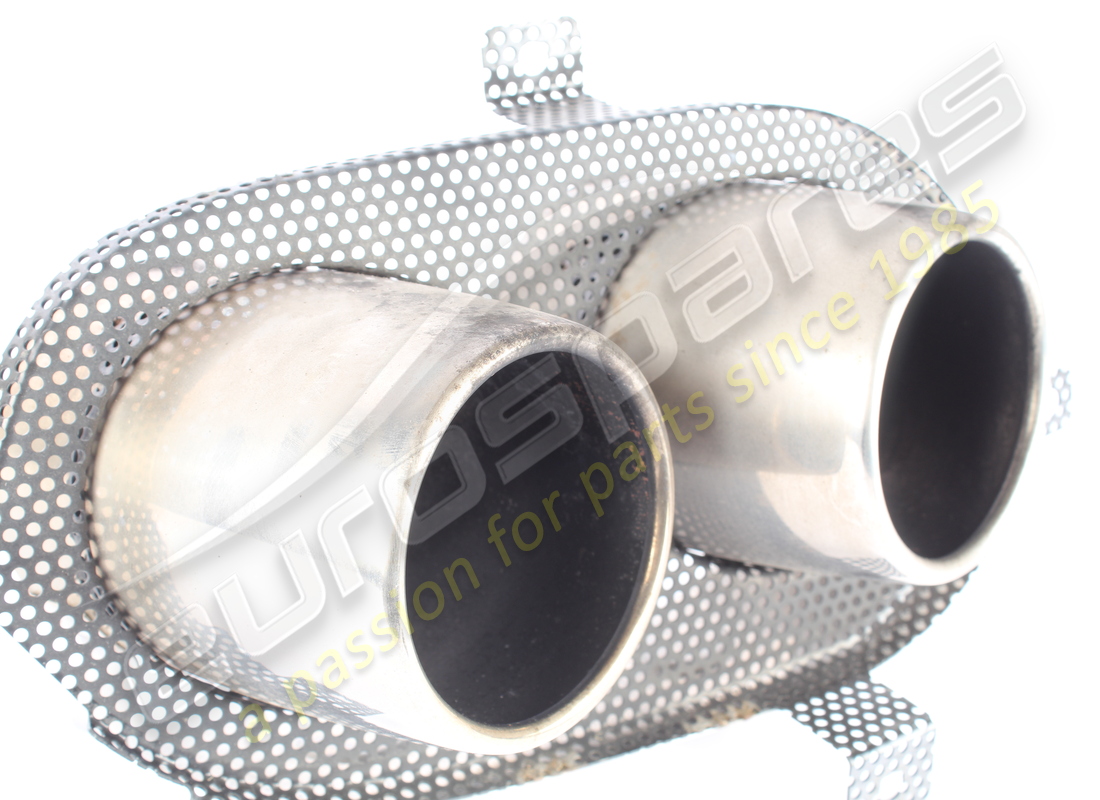 UTILISÉ FERRARI GRILLE DE TUYAU D'ÉCHAPPEMENT LH. NUMÉRO DE PIÈCE 86090500 (2) utilisé ferrari grille de tuyau d'échappement lh. numéro de pièce 86090500 (2)