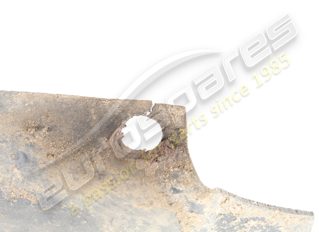 PROTECTION DE PASSAGE DE ROUE AVANT GAUCHE D'OCCASION MASERATI. NUMÉRO DE PIÈCE 372500525 (4) protection de passage de roue avant gauche d'occasion maserati. numéro de pièce 372500525 (4)