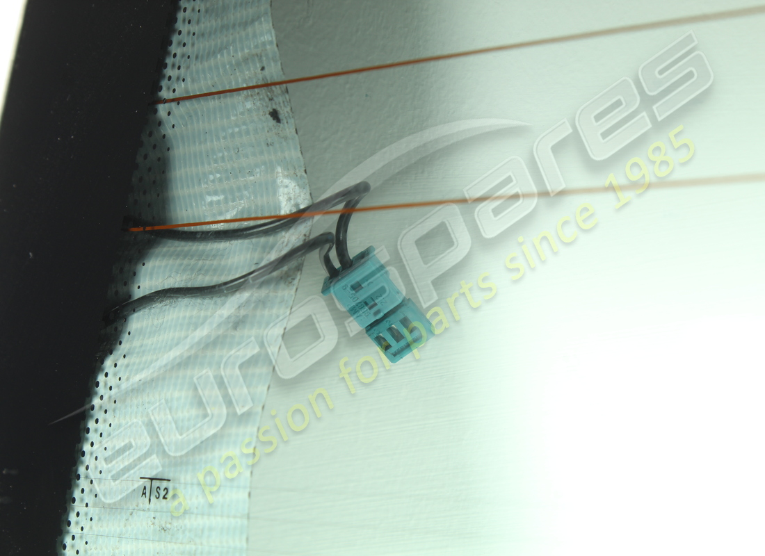 MASERATI VITRE DE FENÊTRE ARRIÈRE UTILISÉE. NUMÉRO DE PIÈCE 83745100 (4) maserati vitre de fenêtre arrière utilisée. numéro de pièce 83745100 (4)