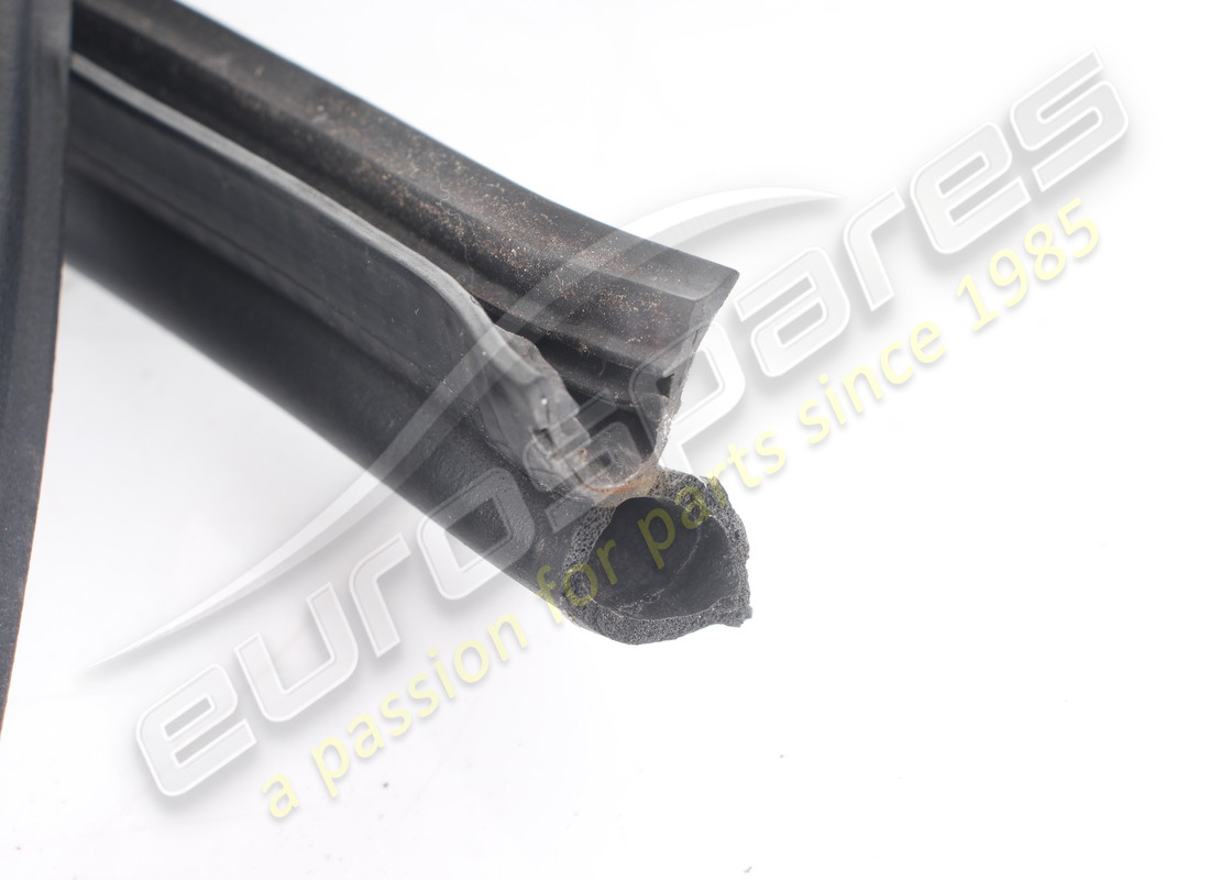 FERRARI CAOUTCHOUC DE BOTTE UTILISÉ - VENDU AU MÈTRE. NUMÉRO DE PIÈCE MC34771 (3) ferrari caoutchouc de botte utilisé - vendu au mètre. numéro de pièce mc34771 (3)