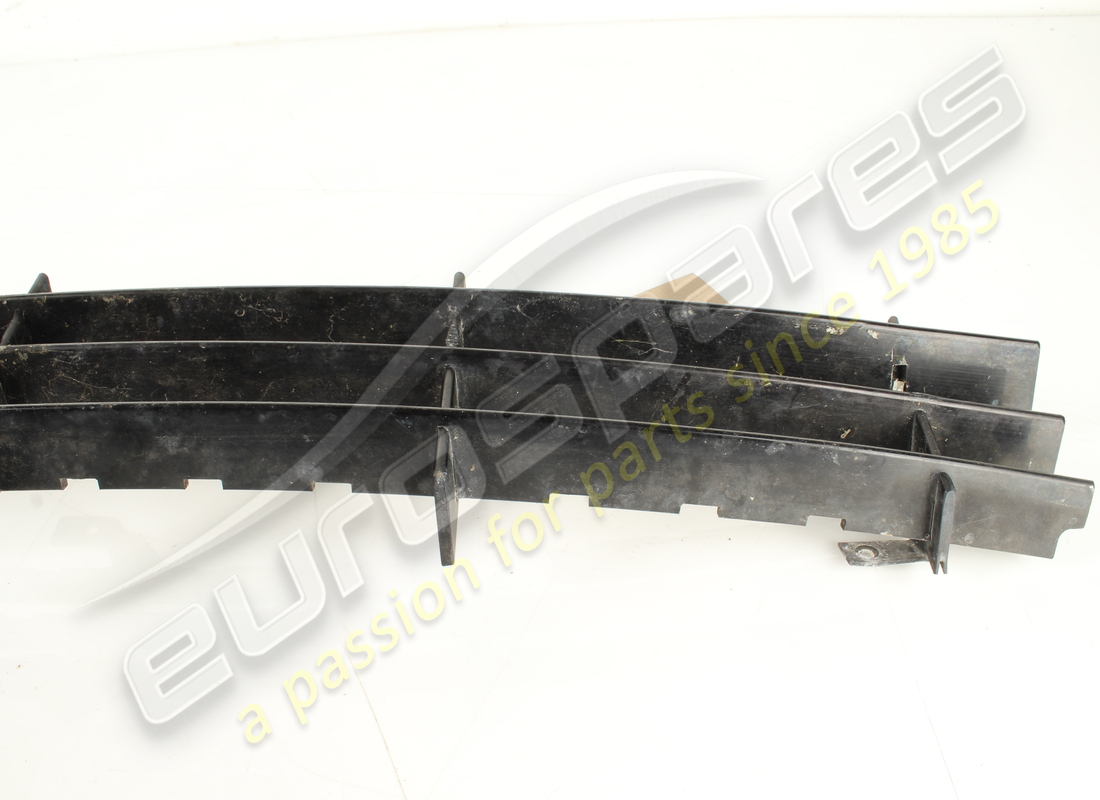 grille de radiateur avant endommagée ferrari. numéro de pièce 64909900 (5)