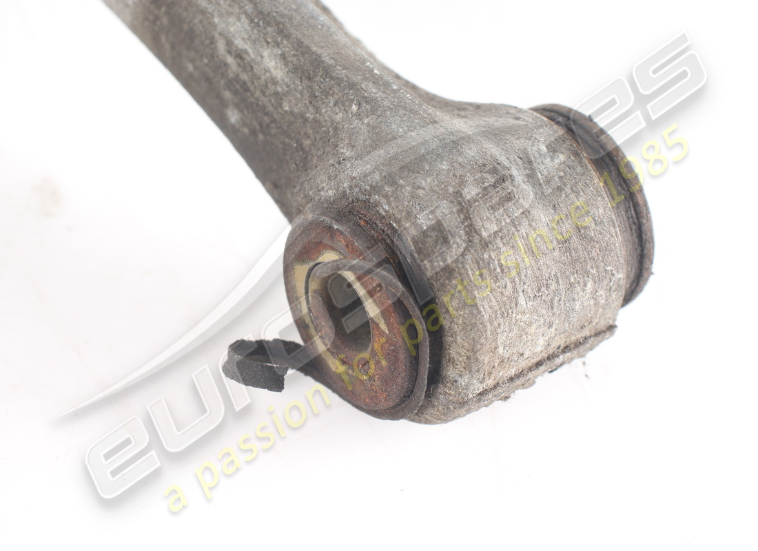 BRAS SUPÉRIEUR DE SUSPENSION AVANT MASERATI UTILISÉ. NUMÉRO DE PIÈCE 386600028 (7) bras supérieur de suspension avant maserati utilisé. numéro de pièce 386600028 (7)