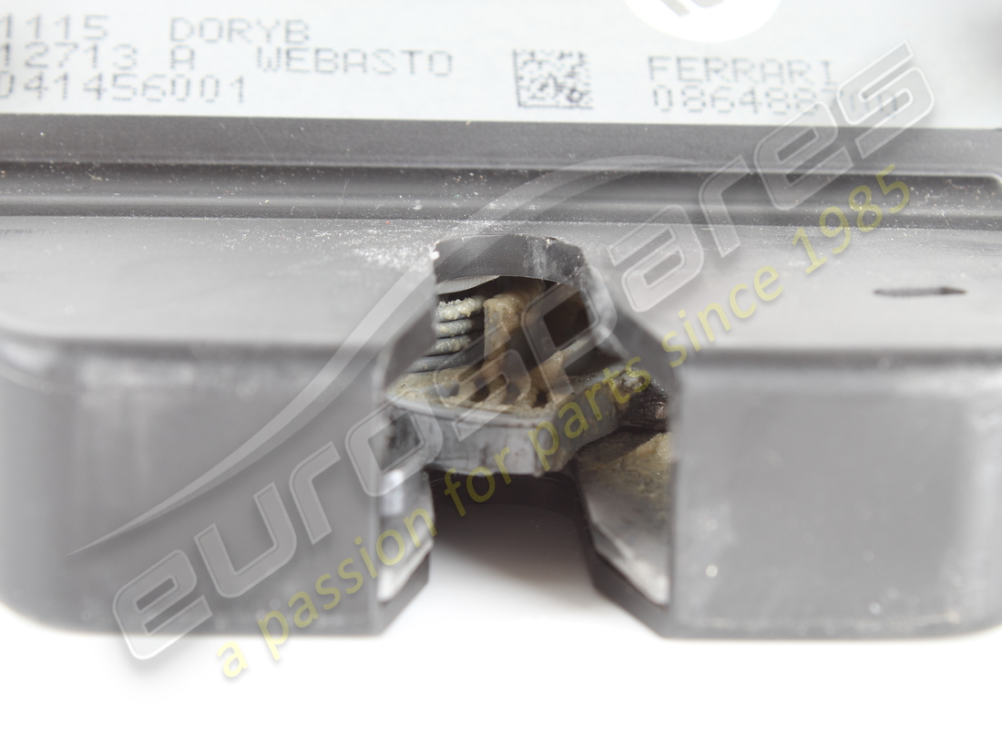 utilisé ferrari serrure du couvercle arrière. numéro de pièce 86488700 (4)