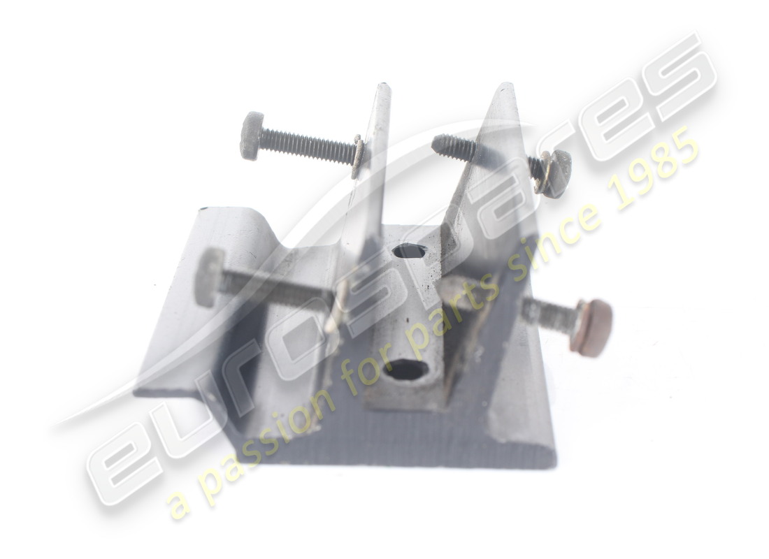 utilisé le soutien maserati. numéro de pièce 393250303 (4)