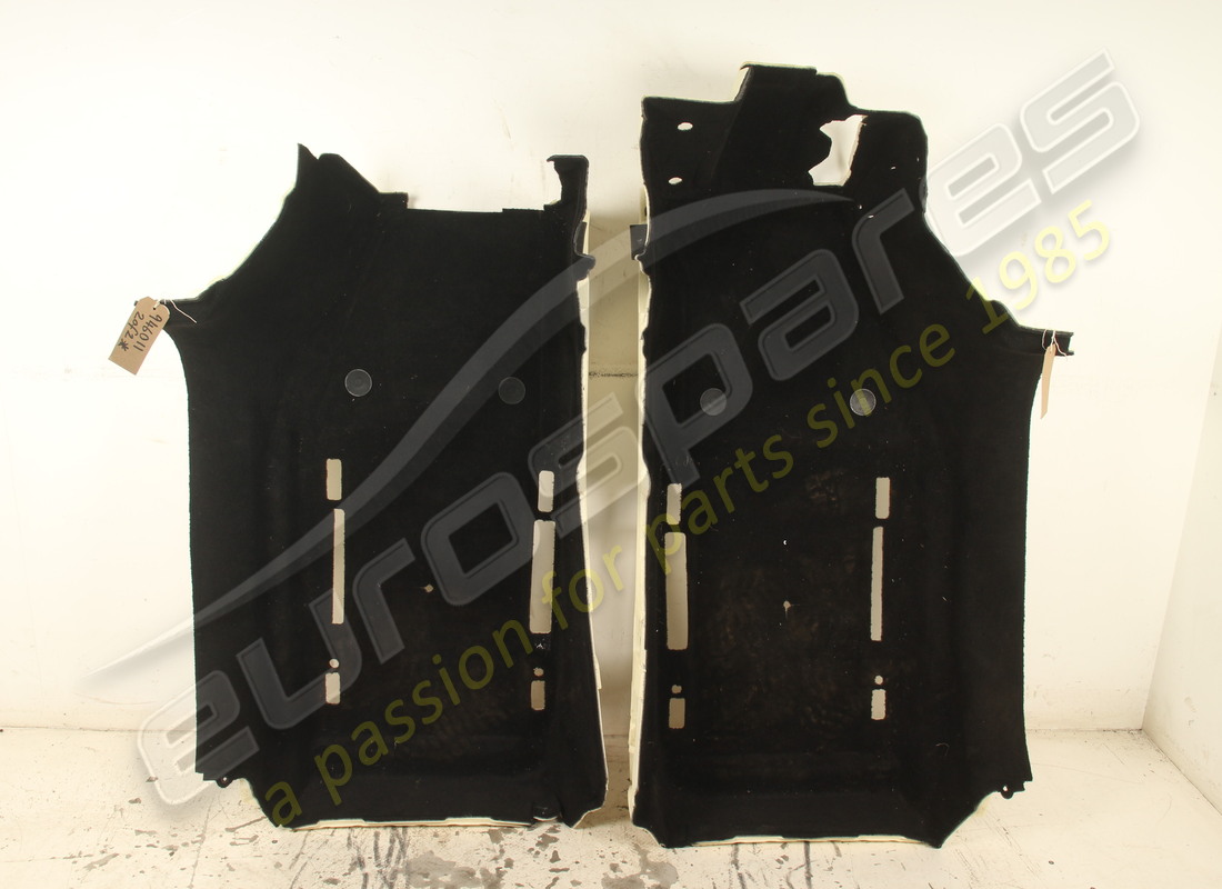 KIT DE TAPIS DE SOL Ferrari UTILISÉ. NUMÉRO DE PIÈCE 946011 (1)