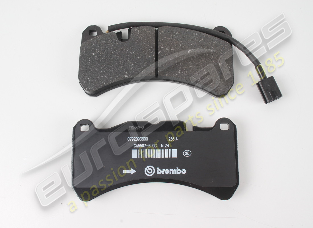 nouveaux maserati plaquettes avant. numéro de pièce 673012383 (3)