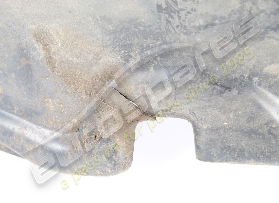 PROTECTION DE PASSAGE DE ROUE AVANT GAUCHE D'OCCASION MASERATI. NUMÉRO DE PIÈCE 372500525 (5) protection de passage de roue avant gauche d'occasion maserati. numéro de pièce 372500525 (5)