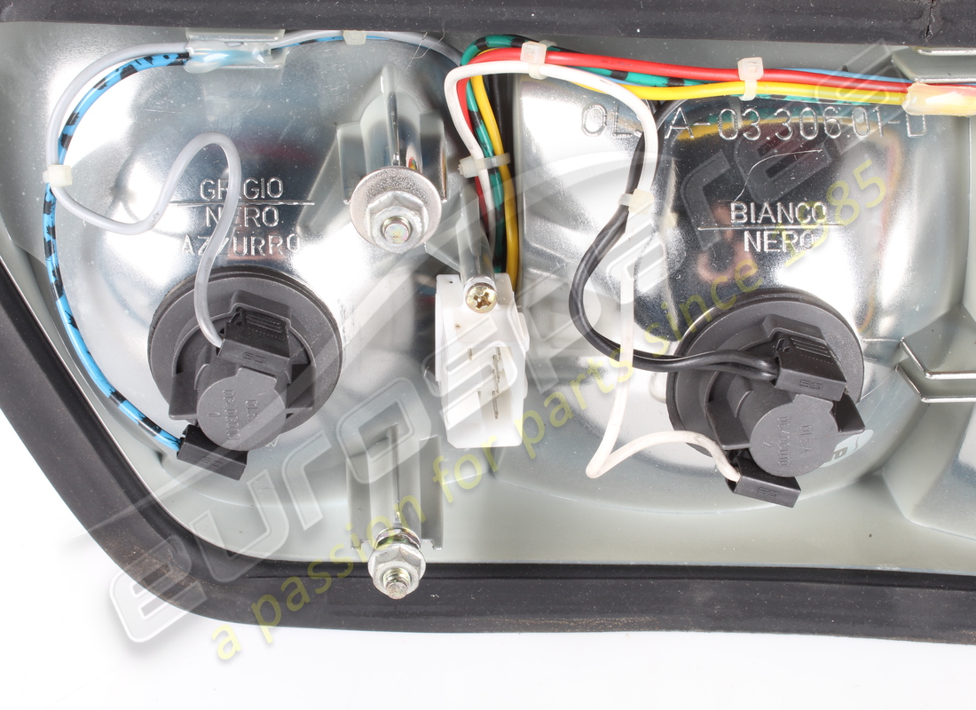 feu arrière droit d'occasion maserati. numéro de pièce 373100137 (2)