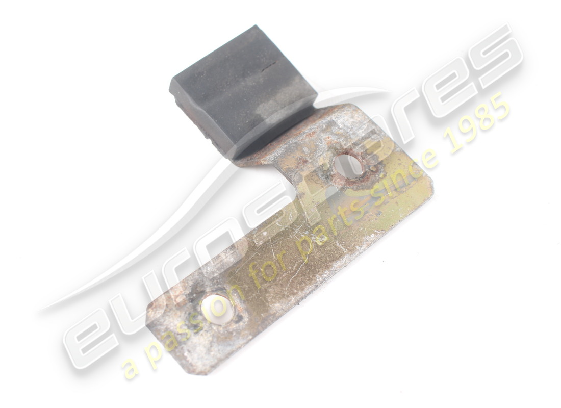 utilisé le support maserati. numéro de pièce 384000143 (2)