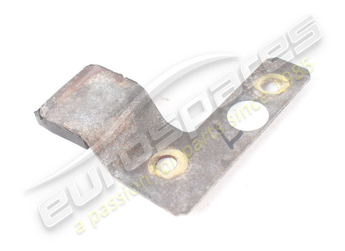 UTILISÉ Maserati SUPPORT . NUMÉRO DE PIÈCE 384000143 (1)