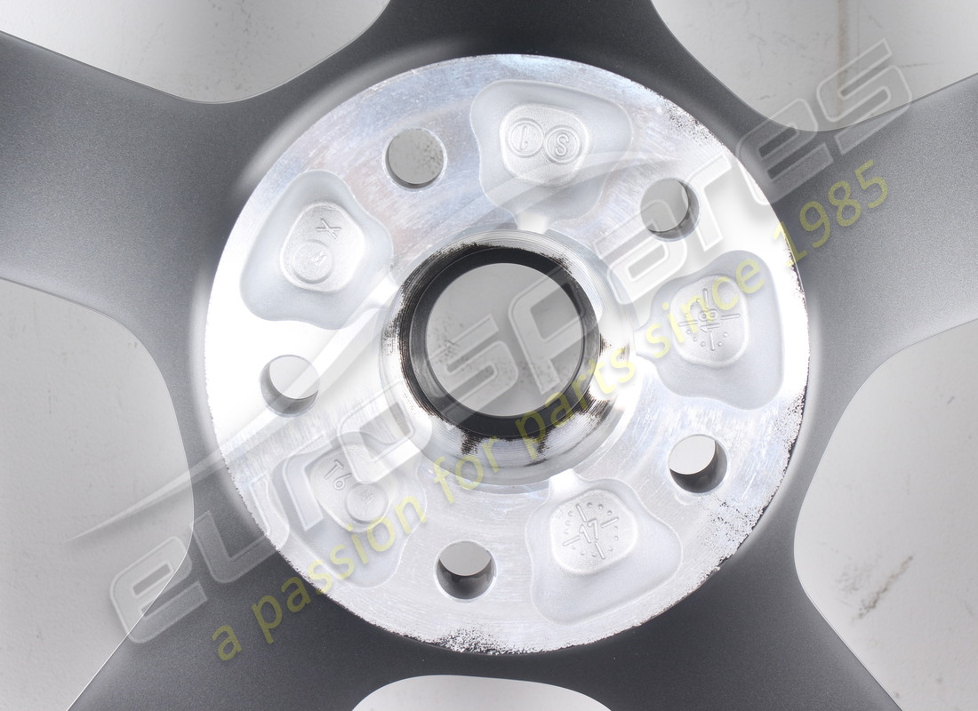 nouvelle roue arrière ferrari. numéro de pièce 336561 (4)