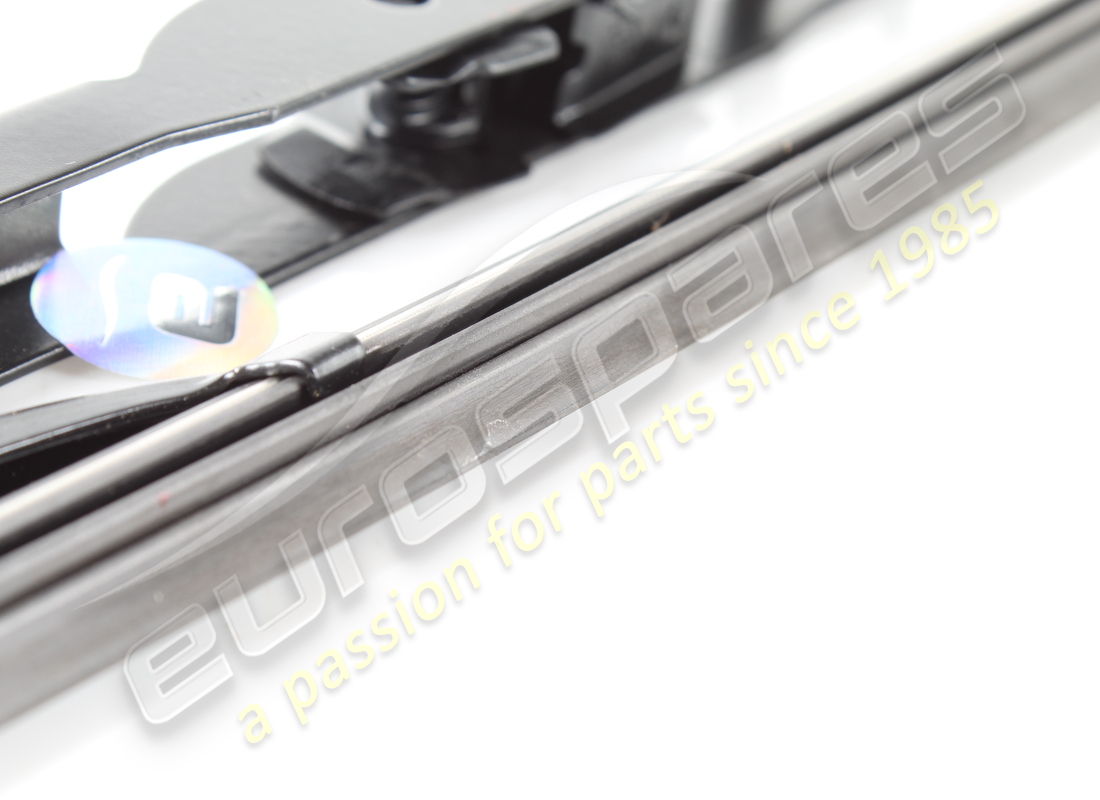 BALAI D'ESSUIE-GLACE D'OCCASION MASERATI, M336AB. RÉFÉRENCE 313352158 (5) balai d'essuie-glace d'occasion maserati, m336ab. référence 313352158 (5)