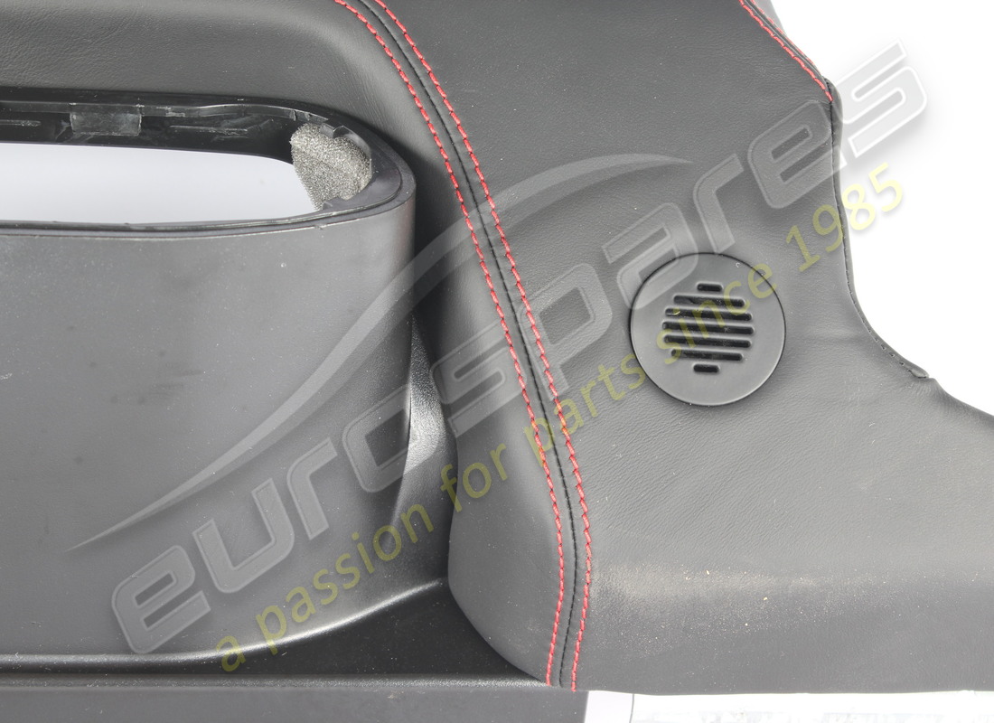 panneau central inférieur d'occasion ferrari. numéro de pièce 82764212 (2)
