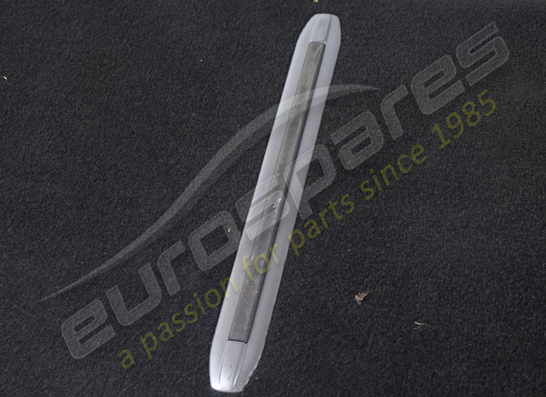 UTILISÉ FERRARI TAPIS DE COFFRE À BAGAGES. NUMÉRO DE PIÈCE 87076012 (2) utilisé ferrari tapis de coffre à bagages. numéro de pièce 87076012 (2)