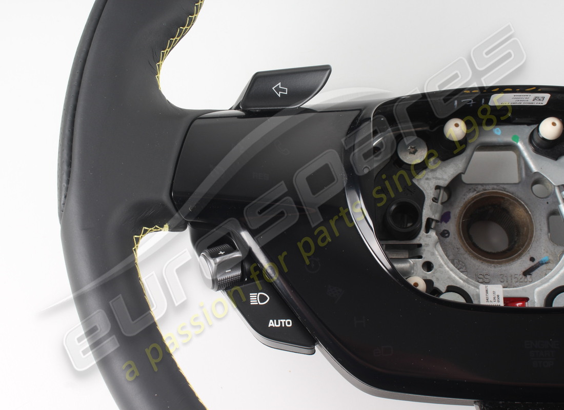 nouveau volant ferrari, carbone + led + sosp. numéro de pièce 910847 (3)