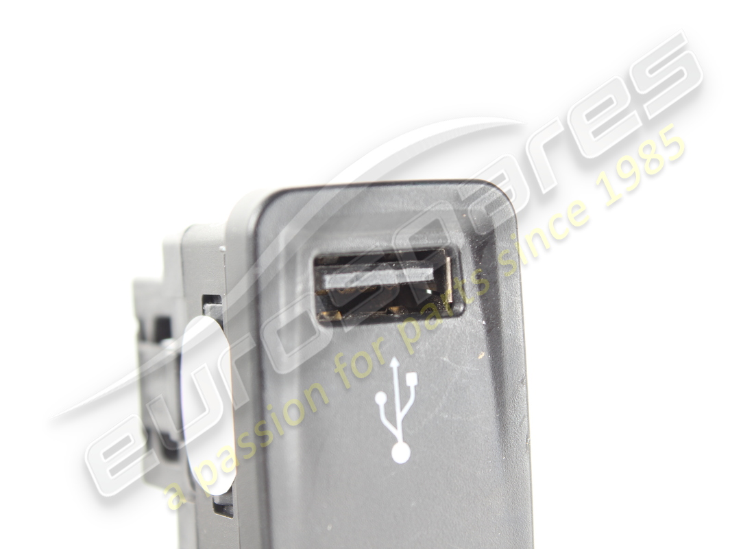 prise usb d'occasion ferrari. numéro de pièce 303226 (4)