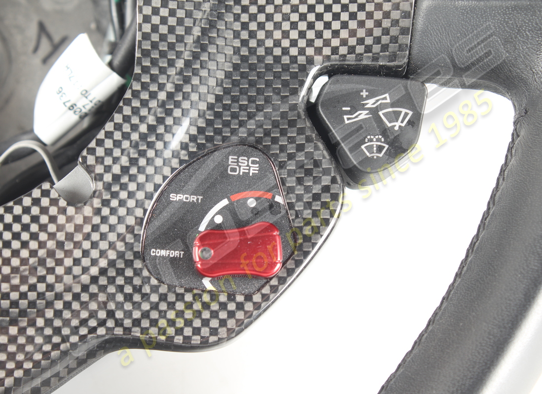 volant de ferrari utilisé. numéro de pièce 88410400 (7)