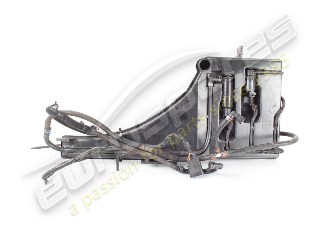 RÉSERVOIR DE LAVE- RONDELLE MASERATI UTILISÉ. NUMÉRO DE PIÈCE 670001648 (2) réservoir de lave- rondelle maserati utilisé. numéro de pièce 670001648 (2)