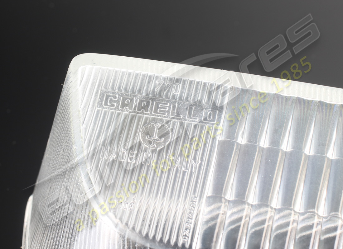 nouvelle lentille inférieure droit en plastique. numéro de pièce 61882300l (2)