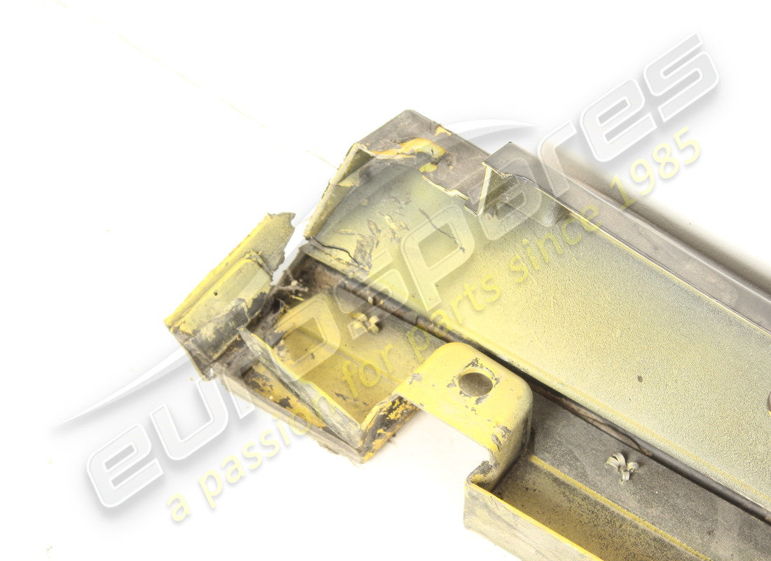 garniture sous-porte droite complète ferrari endommagée. numéro de pièce 88540610 (5)