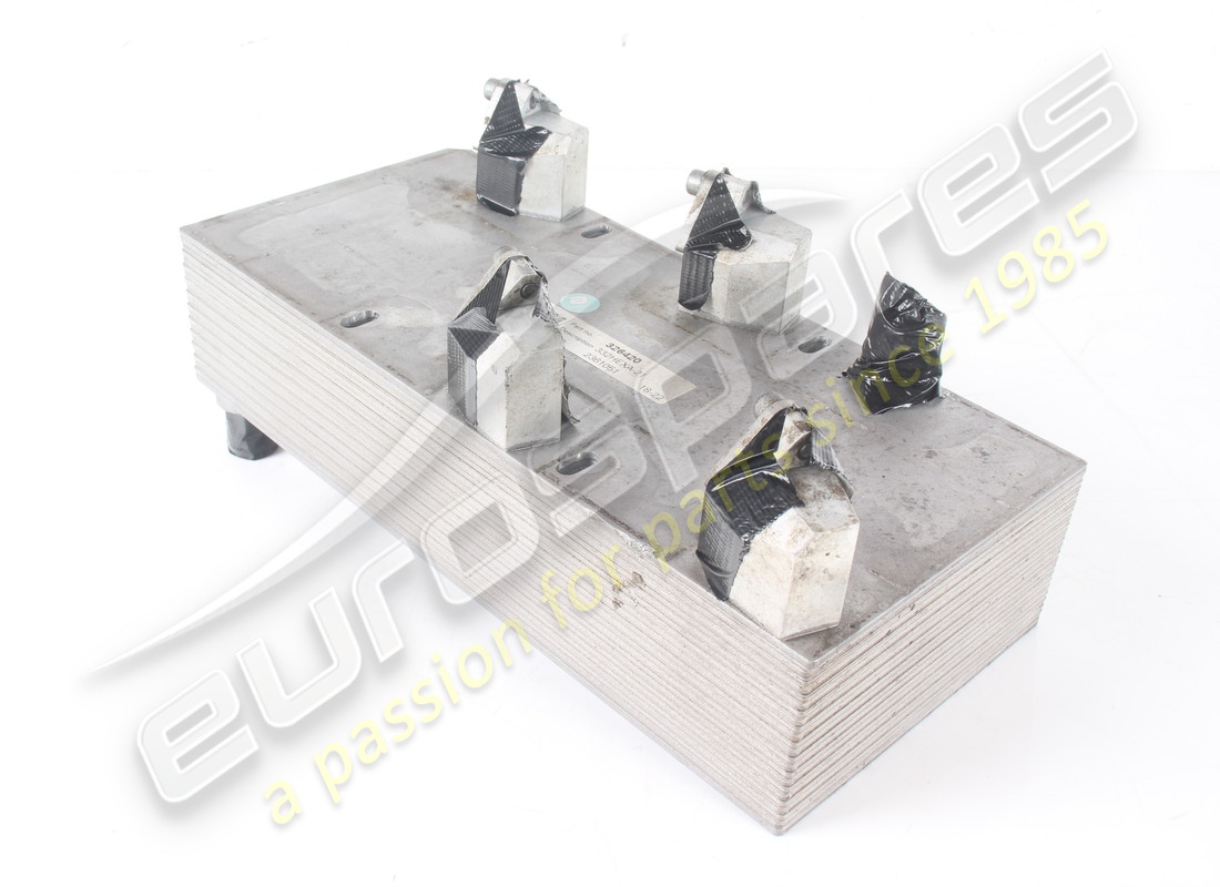 ÉCHANGEUR DE CHALEUR À HUILE FERRARI UTILISÉ. NUMÉRO DE PIÈCE 326420 (1) échangeur de chaleur à huile ferrari utilisé. numéro de pièce 326420 (1)