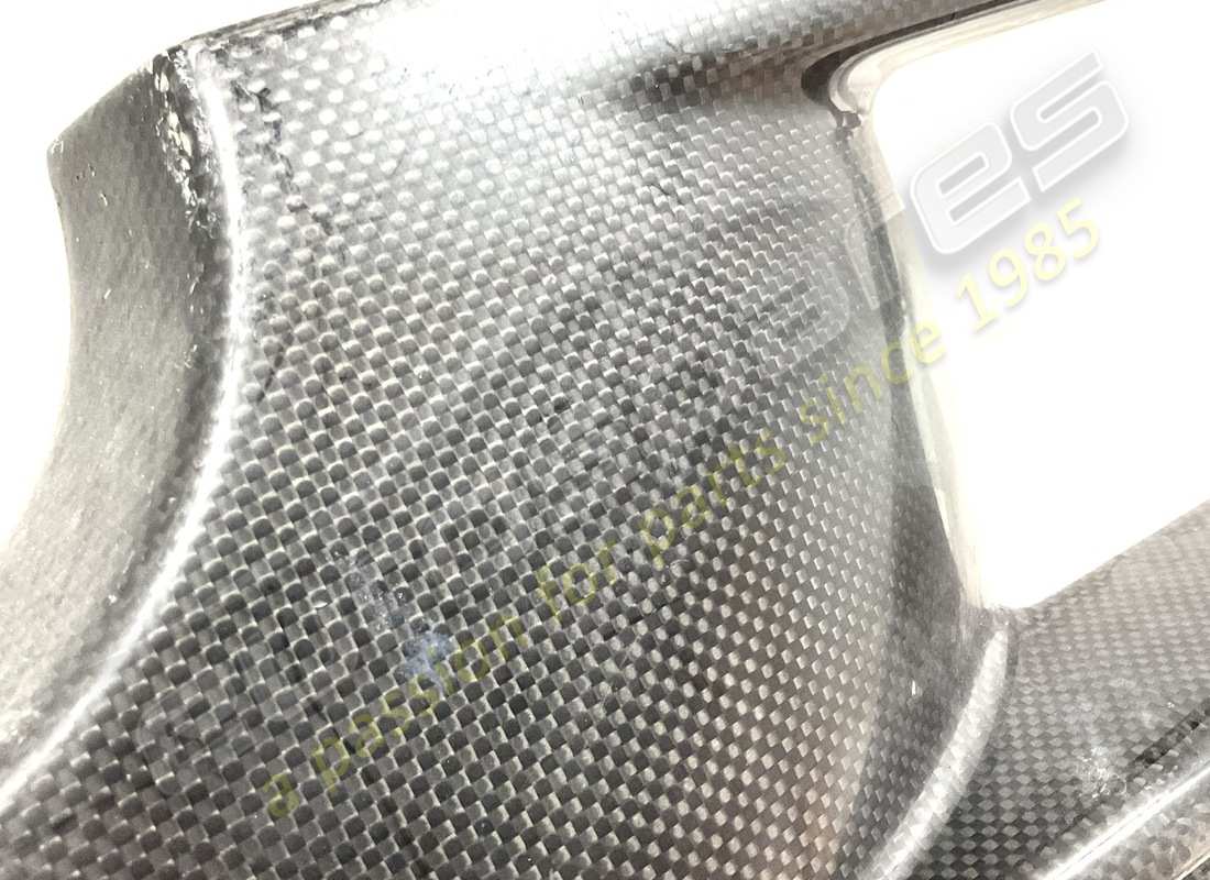utilisé ferrari panneau supérieur en carbone de pare-chocs arrière. numéro de pièce 69579600 (4)