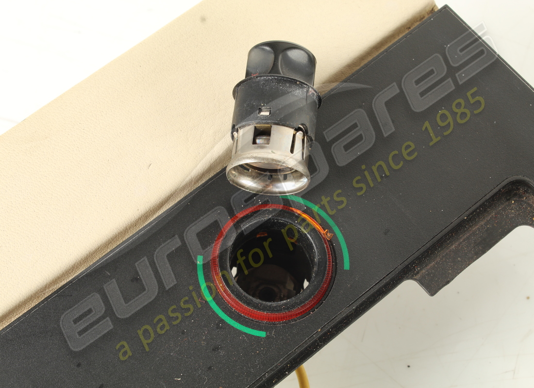 plaque de garniture de console arrière utilisée ferrari. numéro de pièce 61058000 (3)