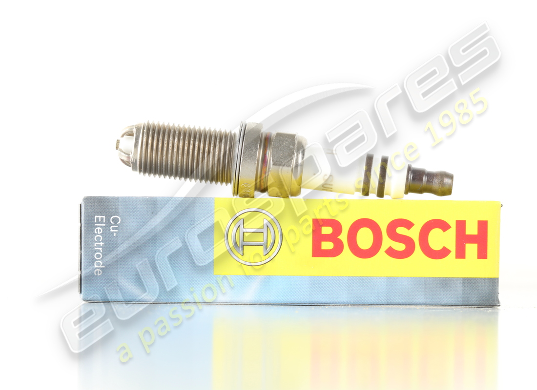 NOUVELLE BOUGIE D'ALLUMAGE BOSCH. NUMÉRO DE PIÈCE 99917023290 (1) nouvelle bougie d'allumage bosch. numéro de pièce 99917023290 (1)