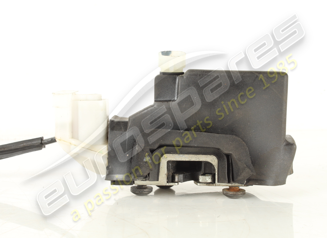 utilisé maserati serrure de porte droite. numéro de pièce 67575900 (4)