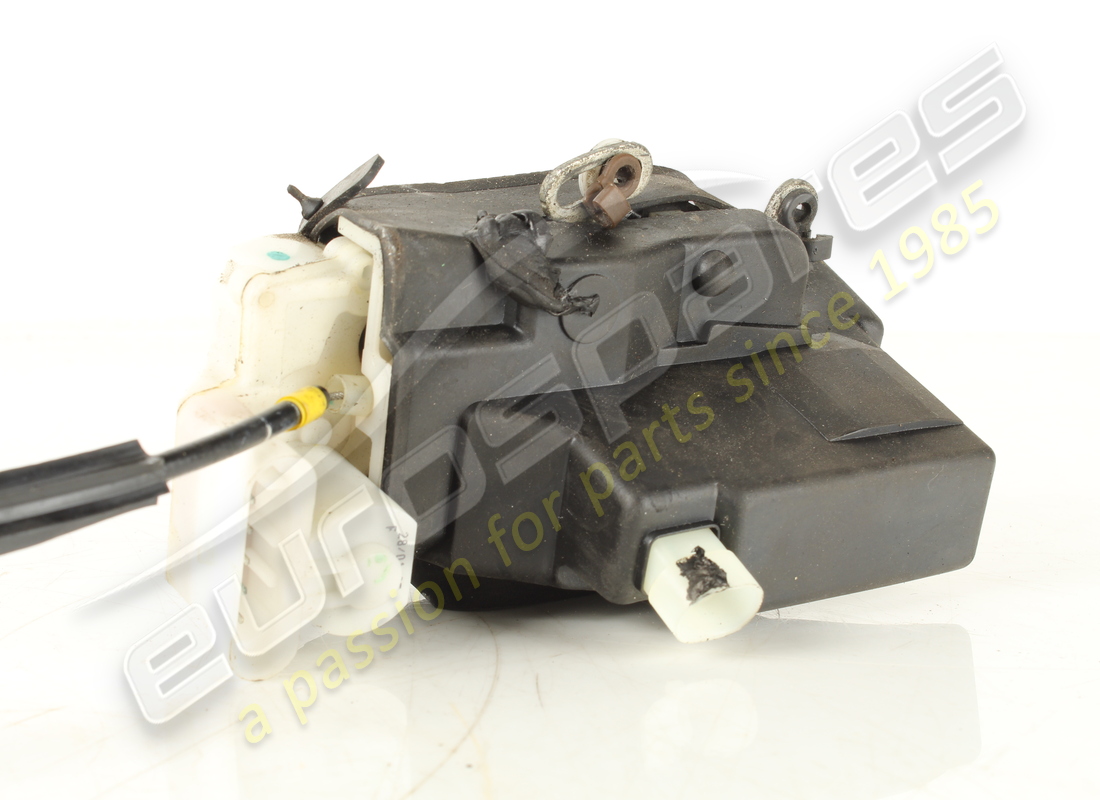 utilisé maserati serrure de porte droite. numéro de pièce 67575900 (3)