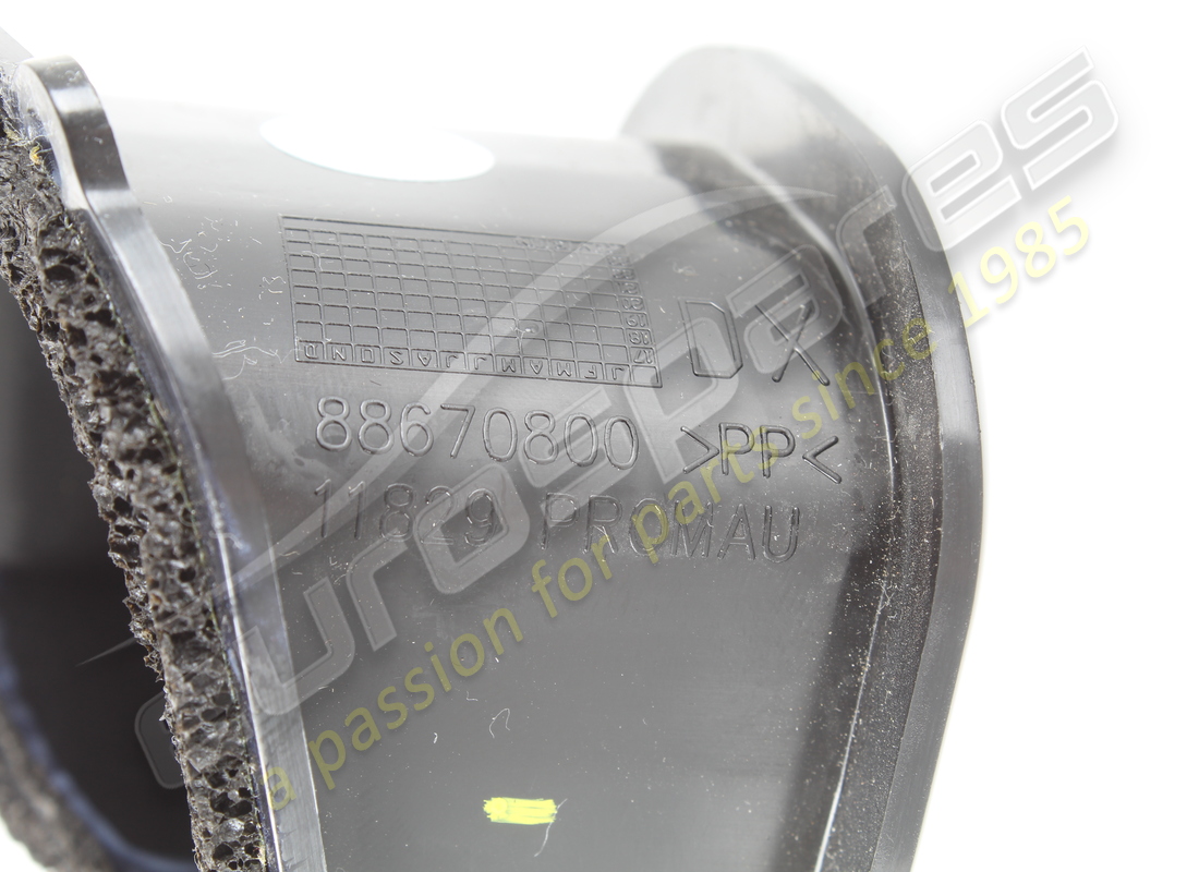 raccord d'aération latéral droit d'occasion ferrari. numéro de pièce 88670800 (2)