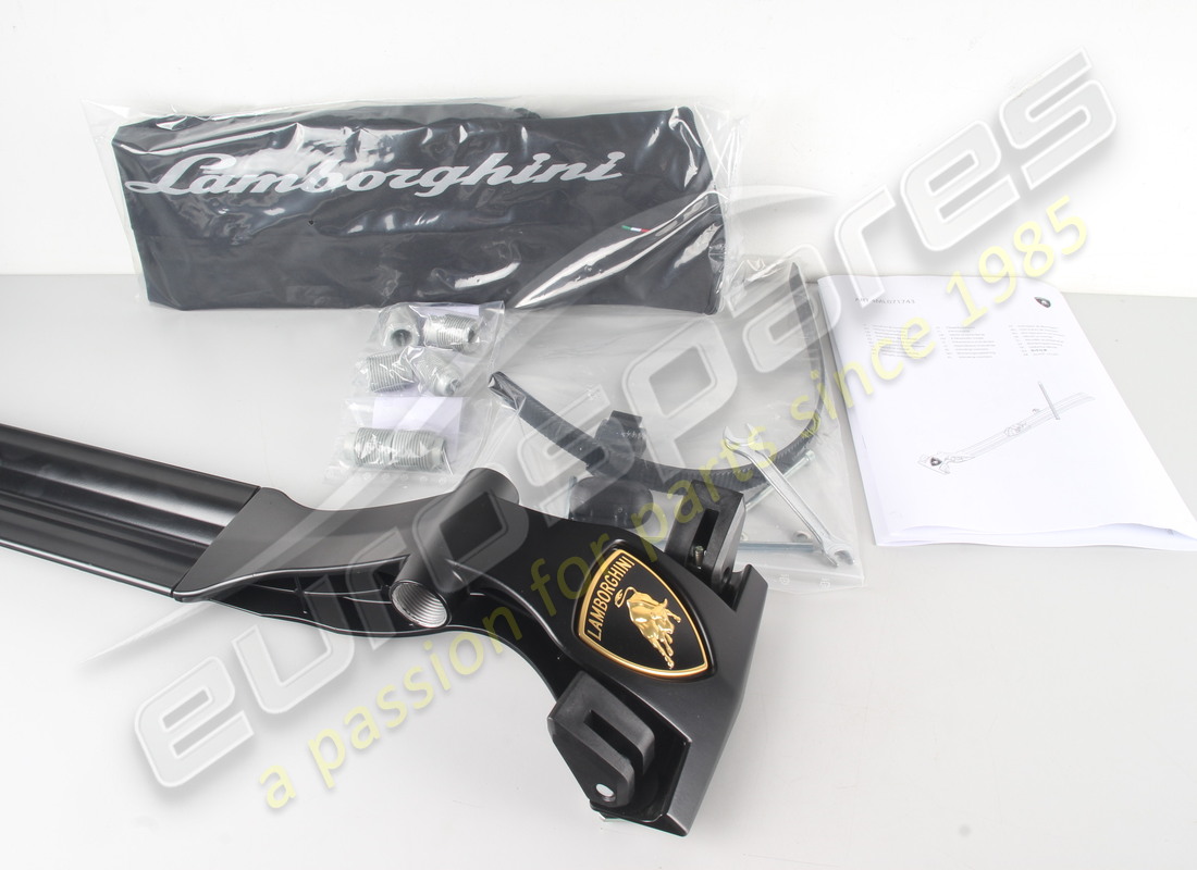 nouveau porte-vélos / pièces de fixation lamborghini. référence 4ml071743 (1)