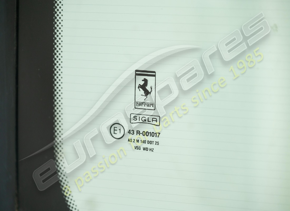 lunette arrière chauffante d'occasion ferrari. numéro de pièce 65568300 (2)