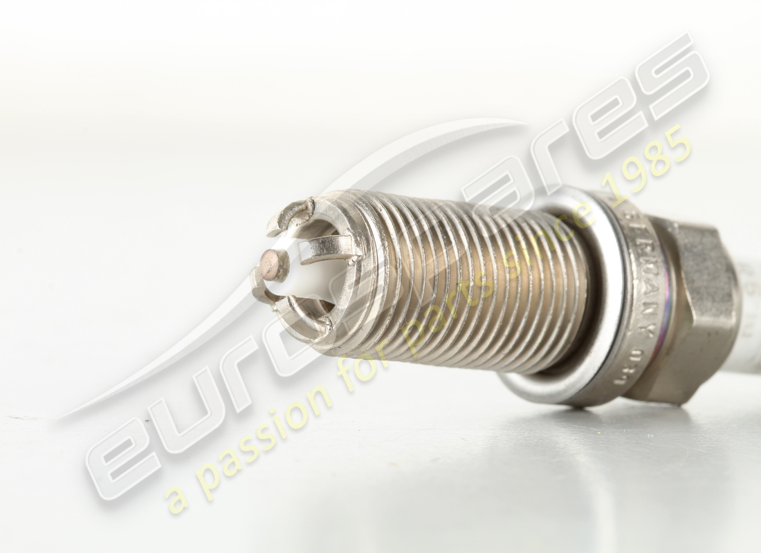 NOUVELLE BOUGIE D'ALLUMAGE BOSCH. NUMÉRO DE PIÈCE 99917023290 (3) nouvelle bougie d'allumage bosch. numéro de pièce 99917023290 (3)