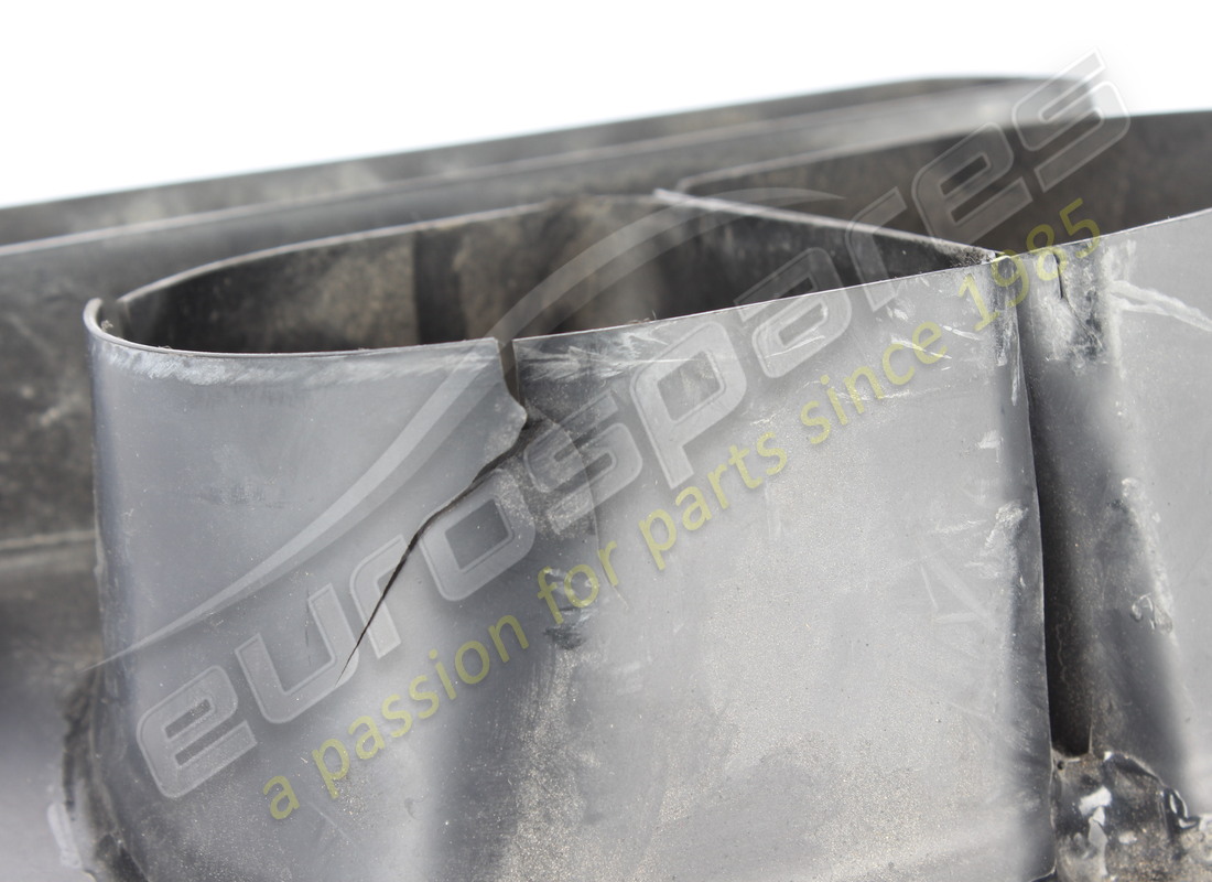 conduit d'admission d'air complet pour freins et climatisation avec grille (eurospares) d'occasion. référence eap1493236 (3)