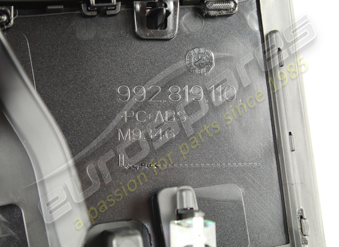 NOUVEAU PANNEAU PORSCHE AVEC VENTILATION NOIR. RÉFÉRENCE 992819110C5Q0(4) nouveau panneau porsche avec ventilation noir. référence 992819110c5q0(4)