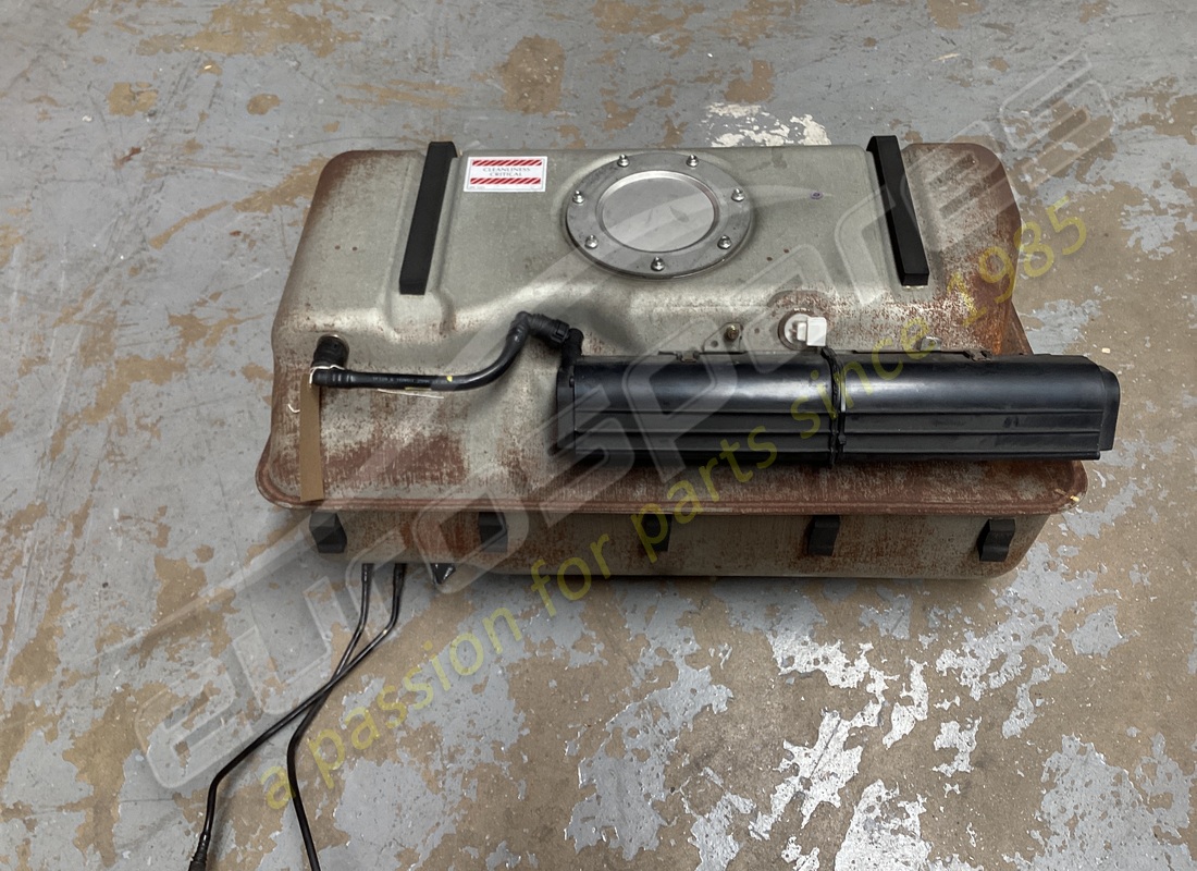 ensemble réservoir et cartouche utilisé aston martin. numéro de pièce bg433411296 (2)