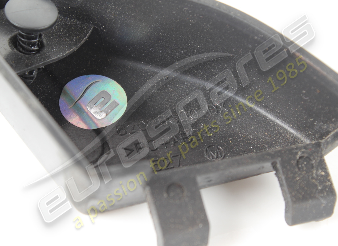 garniture triangle de porte droite ferrari utilisée. numéro de pièce 82018600 (3)