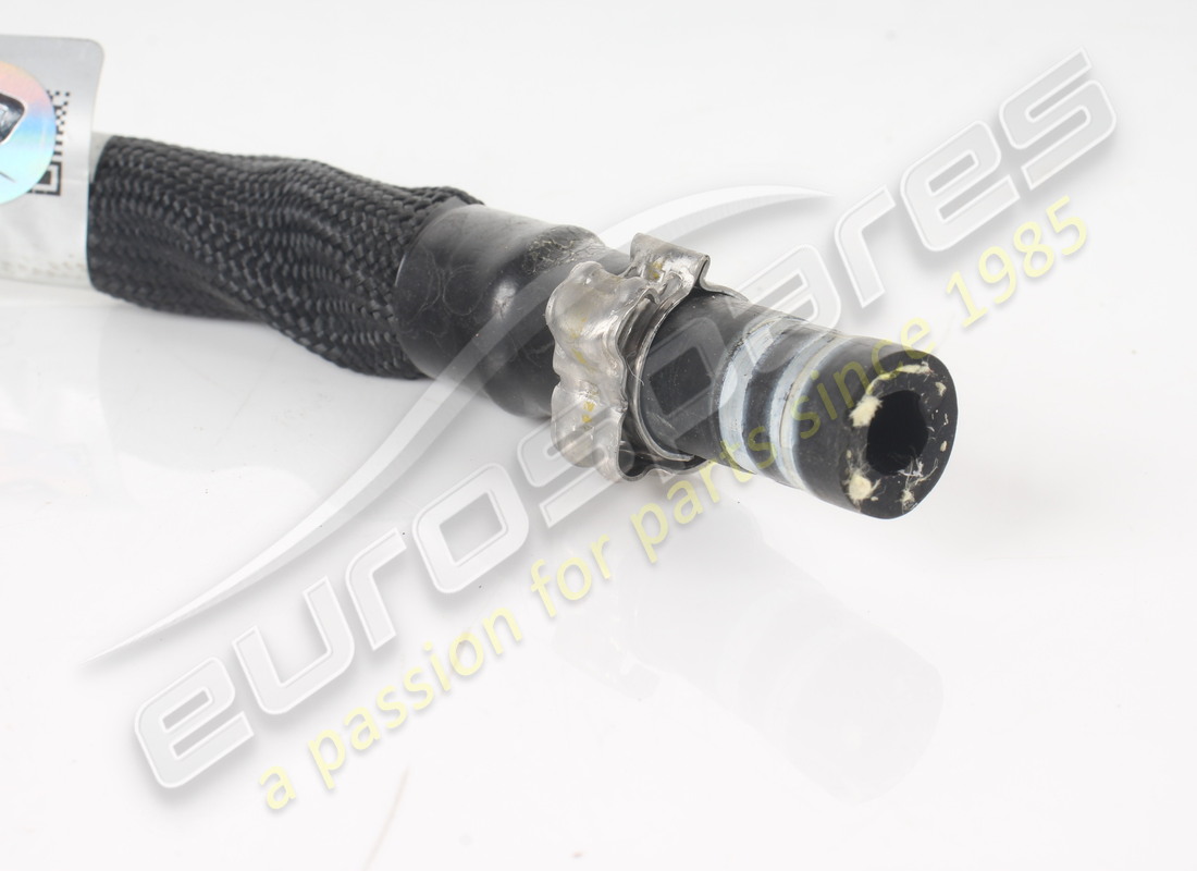 TUYAU EN CAOUTCHOUC D'OCCASION FERRARI AVEC GAINE. NUMÉRO DE PIÈCE 788831 (2) tuyau en caoutchouc d'occasion ferrari avec gaine. numéro de pièce 788831 (2)