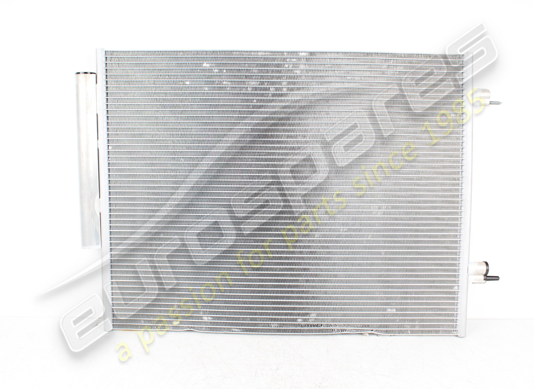 NEUF (AUTRE) Maserati CONDENSEUR DE CLIMATISATION. NUMÉRO DE PIÈCE 675001449 (1)