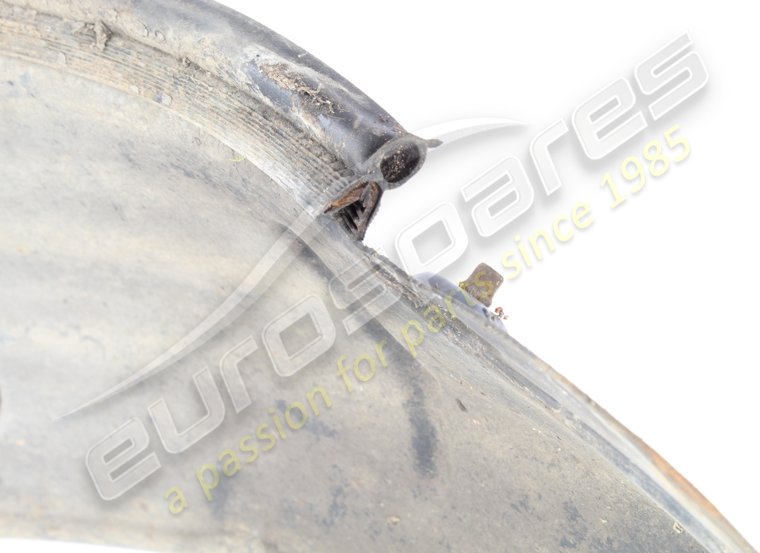 garde-boue gauche d'occasion maserati. numéro de pièce 372500505 (3)