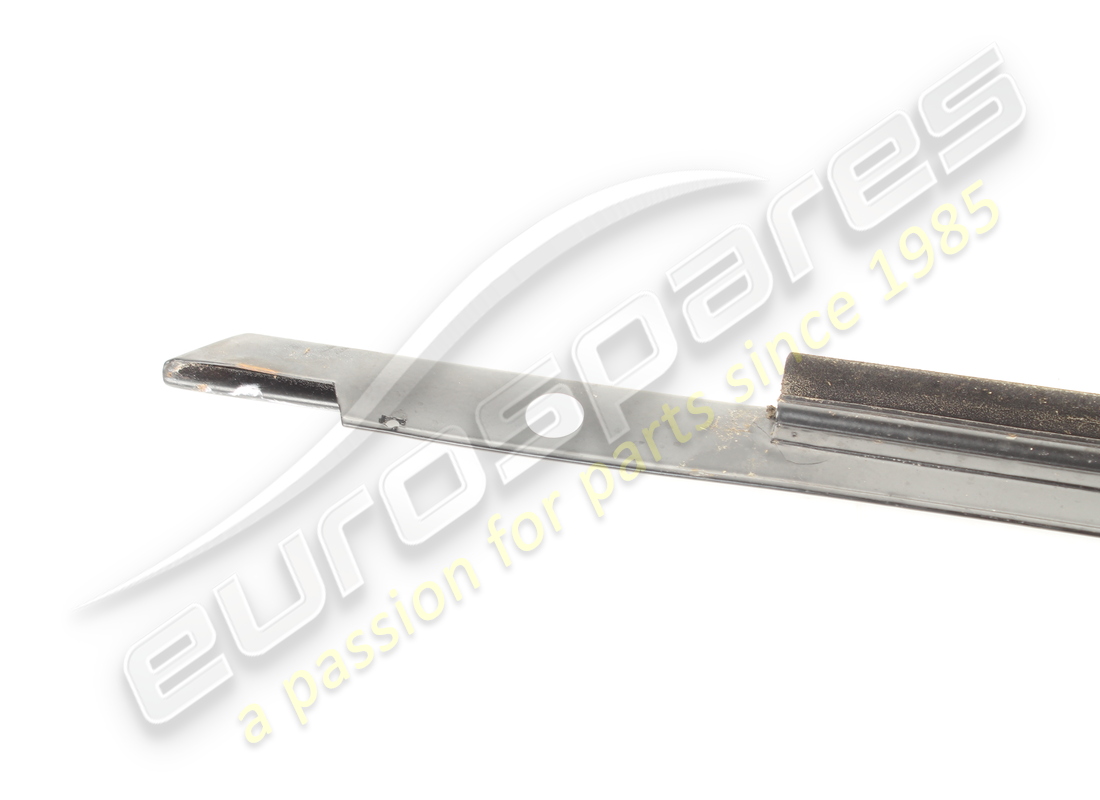 joint d'étanchéité côté droit usagé ferrari. numéro de pièce 60635300 (4)