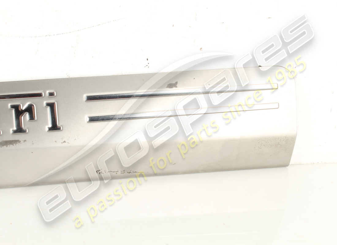 utilisé ferrari plaque de pied droite. numéro de pièce 81361800 (2)
