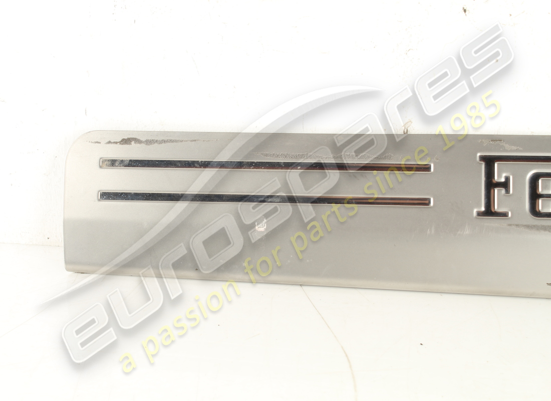 UTILISÉ Ferrari PLAQUE DE PIED DROIT. NUMÉRO DE PIÈCE 81361800 (1)