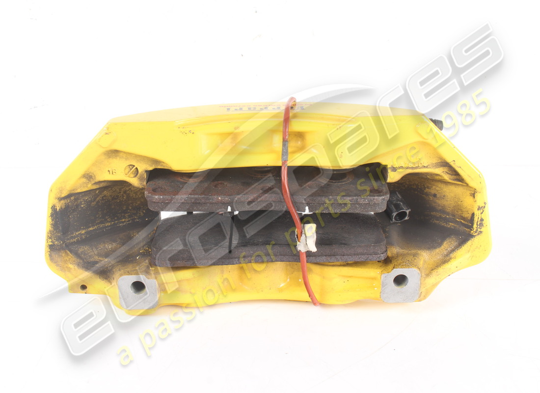 UTILISÉ FERRARI ÉTRIER AVANT DROIT AVEC PLAQUETTES. NUMÉRO DE PIÈCE 315568 (4) utilisé ferrari étrier avant droit avec plaquettes. numéro de pièce 315568 (4)