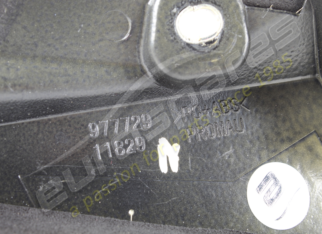 UTILISÉ FERRARI AILERON ARRIÈRE DROIT COMPLET. NUMÉRO DE PIÈCE 947655 (3) utilisé ferrari aileron arrière droit complet. numéro de pièce 947655 (3)