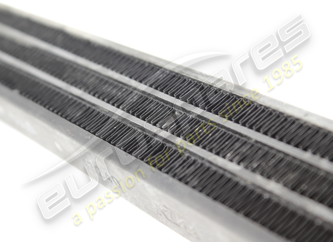 radiateur à huile ferrari utilisé. numéro de pièce 239202 (5)