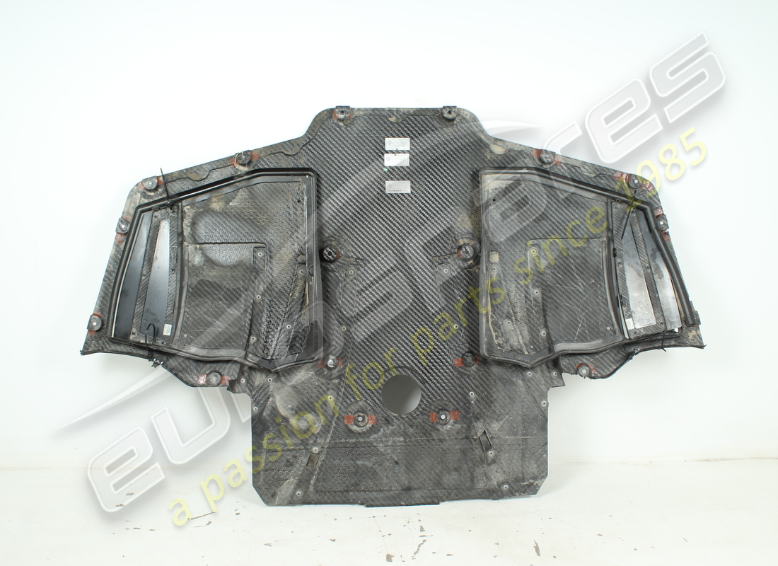 bouclier de sous-caisse avant ferrari endommagé. numéro de pièce 958160 (4)